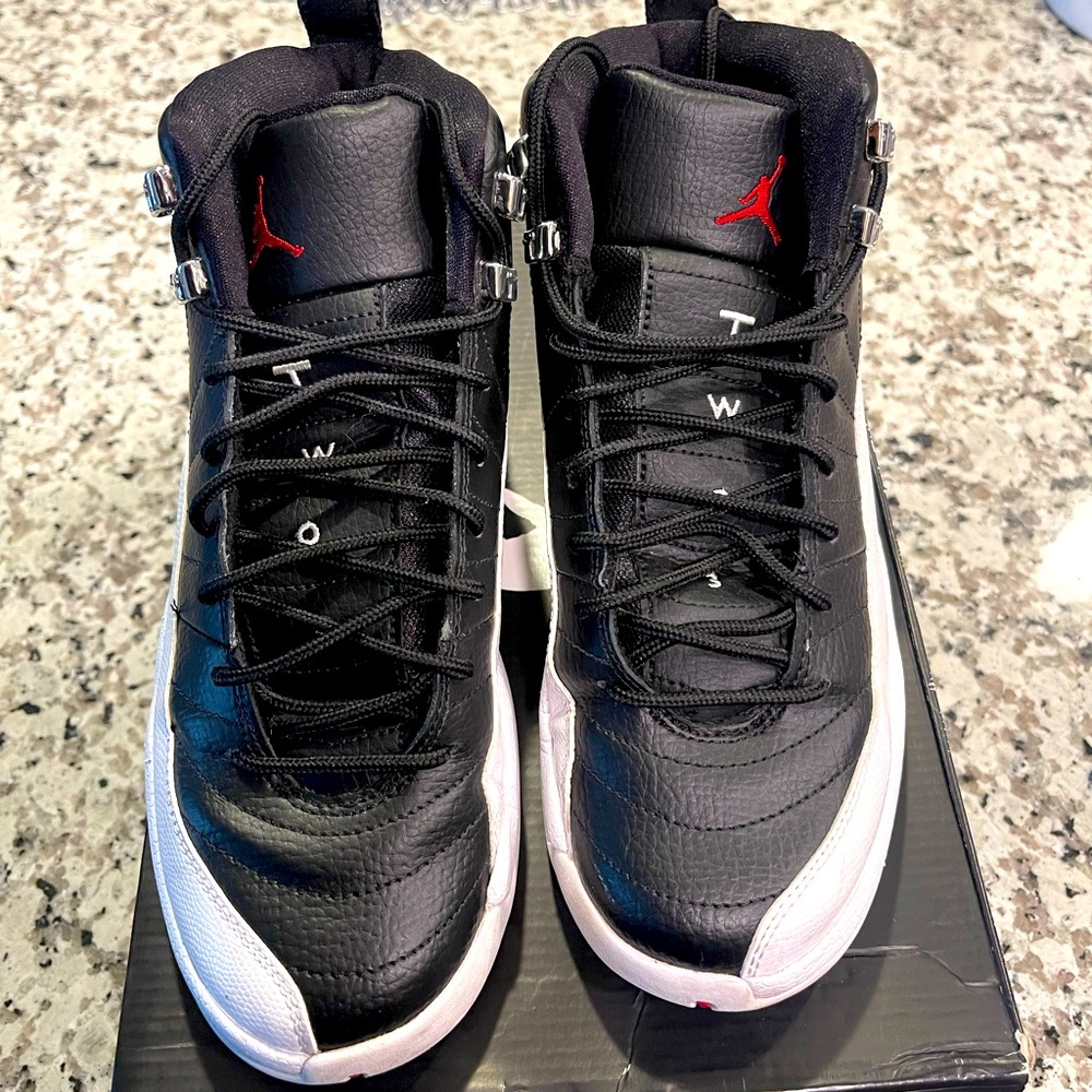 Jordan 12 has original box